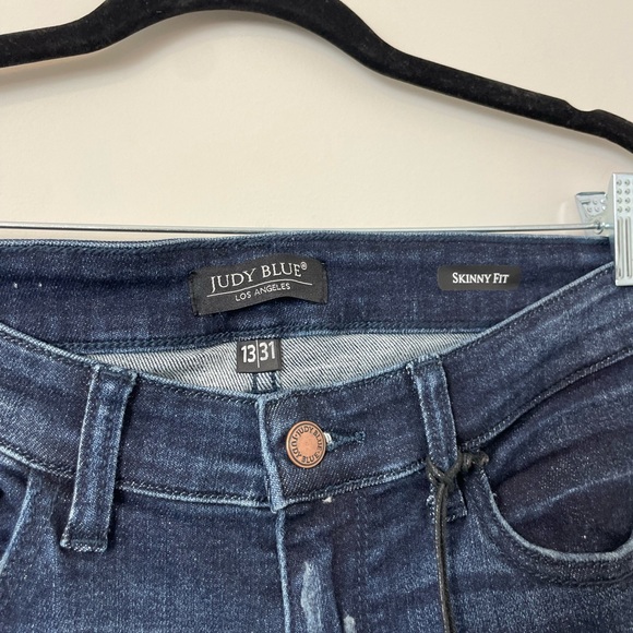 NWT Judy Blue Jeans Size 31 12 Dark Wash Distressed Skinny Fit Mid Rise Stretchy - Picture 4 of 9